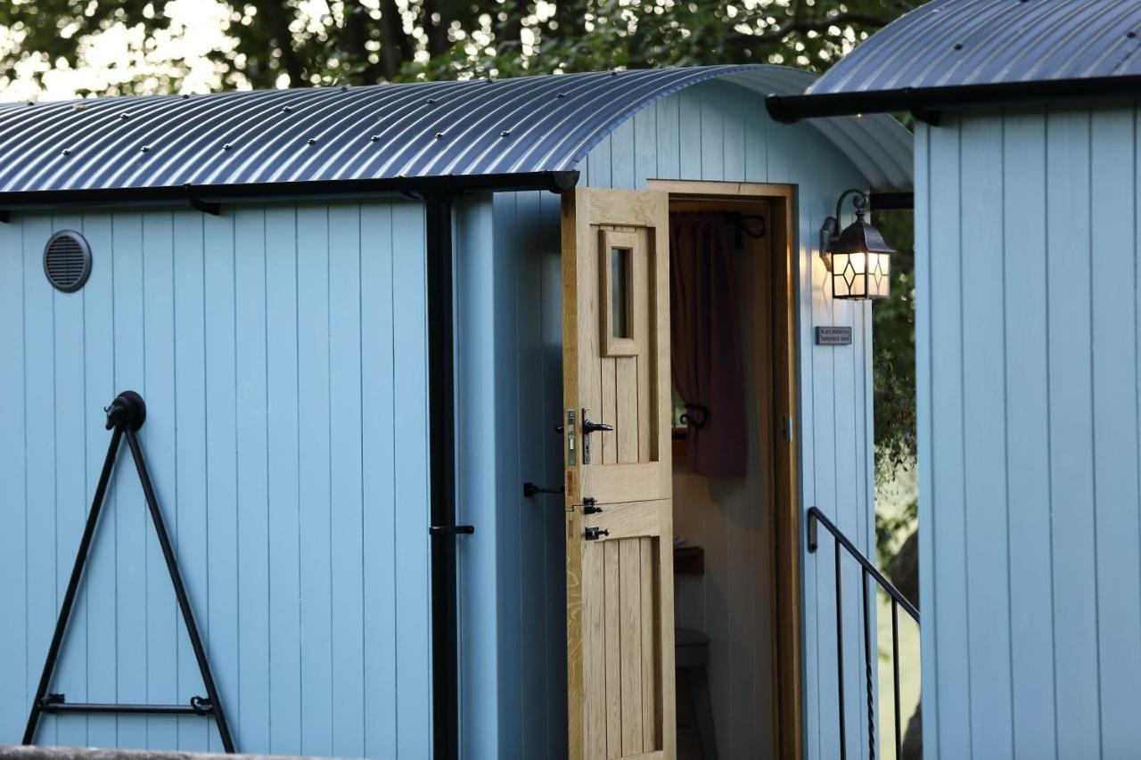Upper Gelli Luxury Holiday Lodge, Converted Dairy & Cosy Shepherds Huts Уэлшпул Экстерьер фото