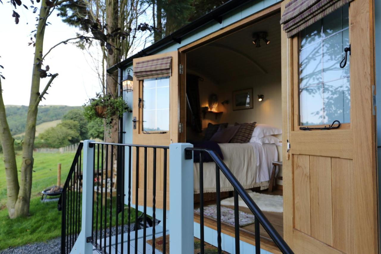 Upper Gelli Luxury Holiday Lodge, Converted Dairy & Cosy Shepherds Huts Уэлшпул Экстерьер фото