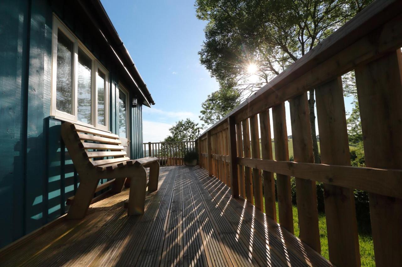 Upper Gelli Luxury Holiday Lodge, Converted Dairy & Cosy Shepherds Huts Уэлшпул Экстерьер фото