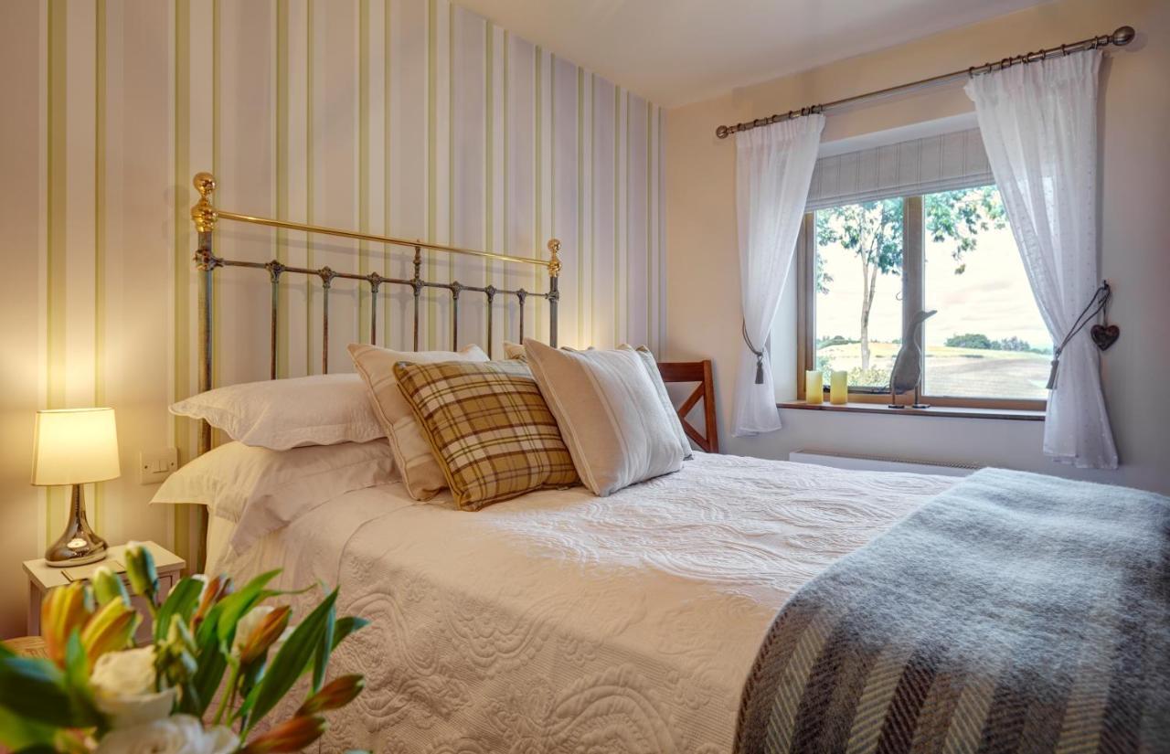 Upper Gelli Luxury Holiday Lodge, Converted Dairy & Cosy Shepherds Huts Уэлшпул Экстерьер фото