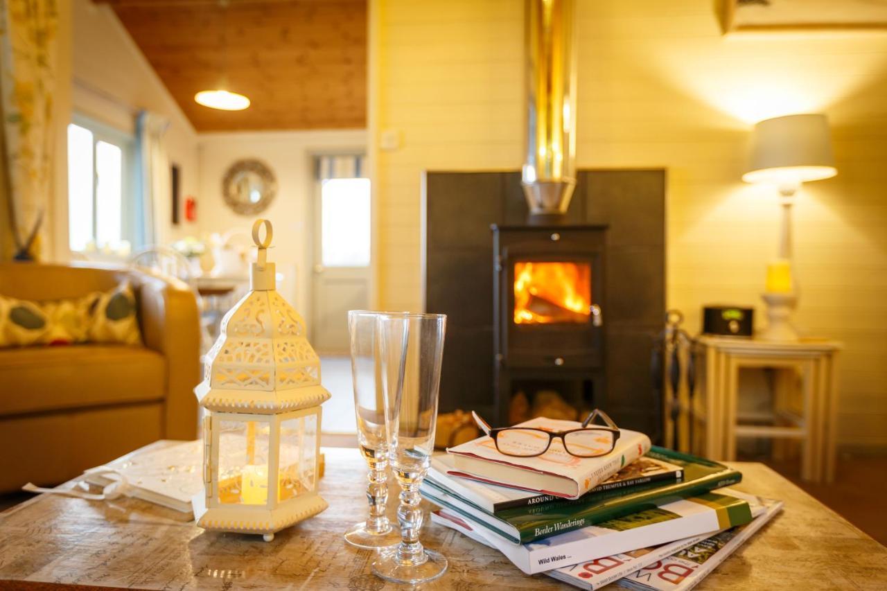 Upper Gelli Luxury Holiday Lodge, Converted Dairy & Cosy Shepherds Huts Уэлшпул Экстерьер фото