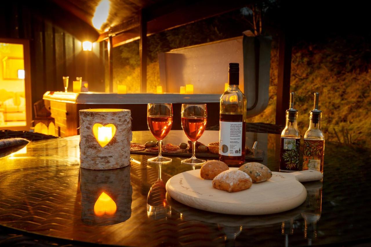 Upper Gelli Luxury Holiday Lodge, Converted Dairy & Cosy Shepherds Huts Уэлшпул Экстерьер фото
